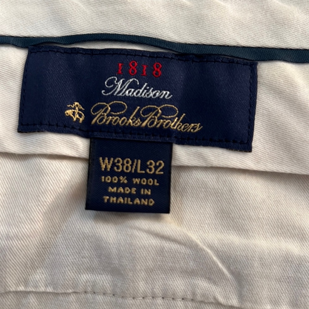 Brooks brothers, pleated cuffed trousers. Size 38 waist 32 length. 100% wool.